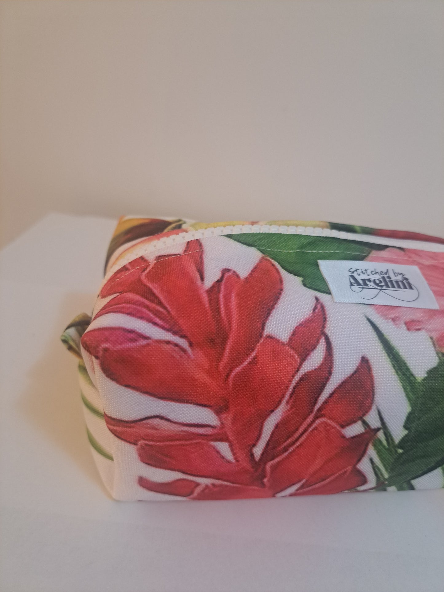 Teuila Box Pouch Bag