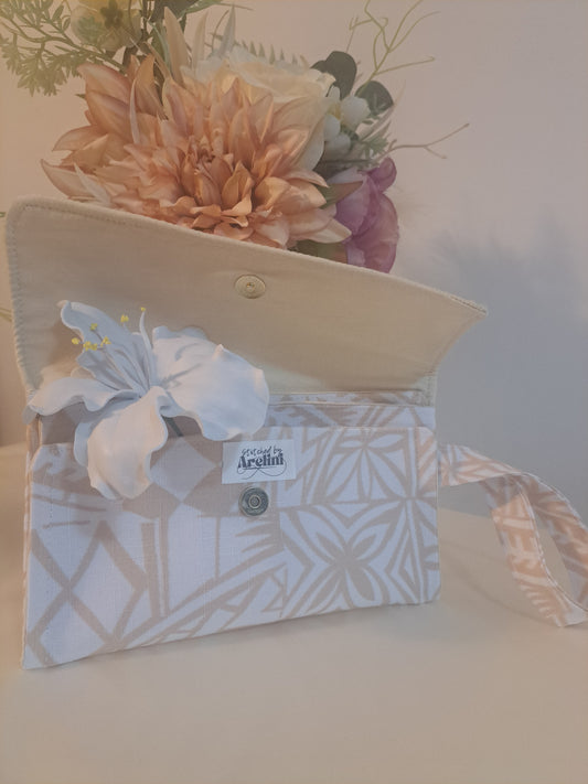 La'ei Clutch Purse