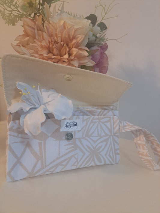 La'ei Clutch Purse