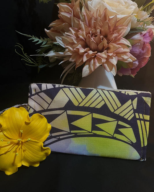 Lagoto Clutch Purse